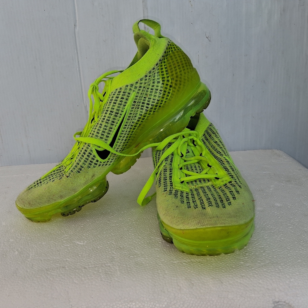 Nike Air VaporMax Flyknit 2022 Next Nature Volt Black Size 9.5 Mens